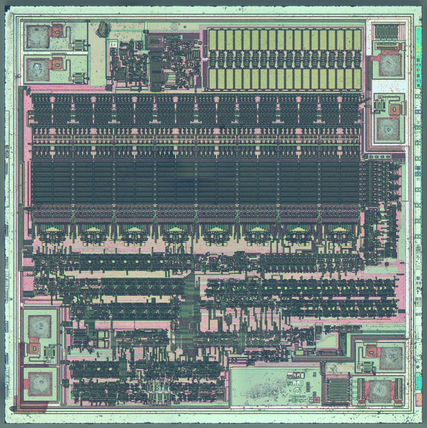 Microchip 24LCS52 is a 2048-bit EEPROM with an I2C interface. Die size 1880 by 1880µm, 2µm half-pitch technology. ZeptoBars, licensed under Creative Commons.-圖片
